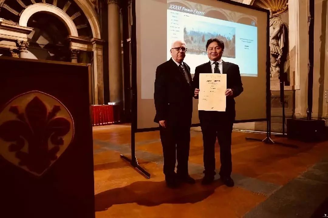 《润土》获得了国际艺术大奖——“佛罗伦萨文学与视觉艺术奖”